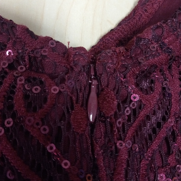 Blu Sage Burgundy Sequin Gown - Picture 5 of 6